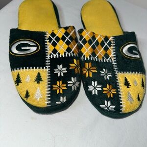 Green Bay Packers Mens Slippers - Green and Yellow
